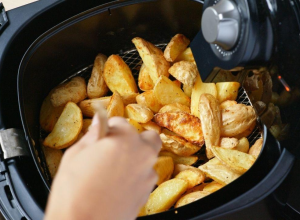 Vale a pena! Acessórios de air fryer baratinhos que fazem diferença