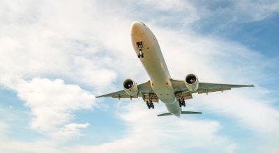 Em meio à guerra, preço médio da passagem aérea no Brasil subiu 17% em março