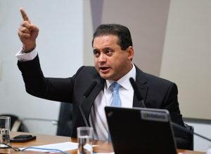 Senador Weverton Rocha é oficializado relator da indicação de Jorge Messias ao STF